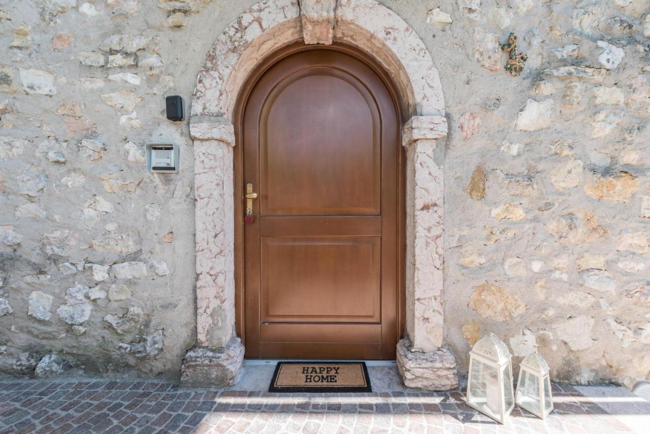 Appartamento Ania Vista Castello Tenno Dış mekan fotoğraf